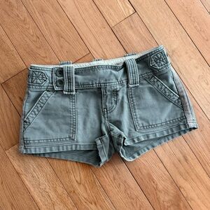 *sold* *Rare* Vintage Y2k Abercrombie olive green low rise cargo short shorts 🩶